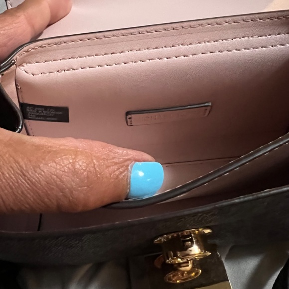 Beautiful micheal kors purse & wallet set - Picture 4 of 13